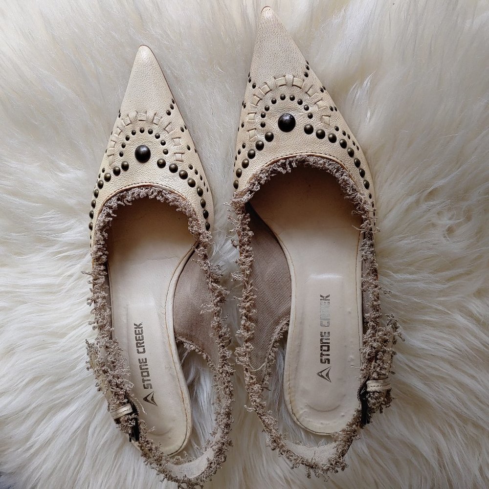 Aged-White Leather Pointed-Toe Slingback Kitten Heel Pumps (39 European)